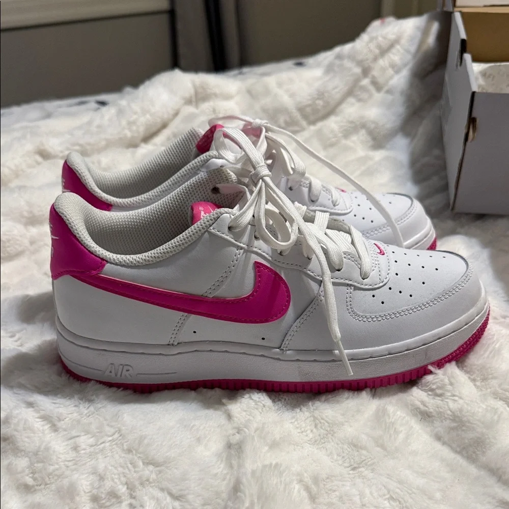 Nike White and Pink Athletic Shoes - Picture 1 of 6
